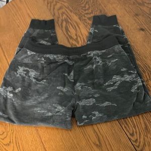 Athletic works camo sweat pants size XL size (16-18) in good pre-owned condition